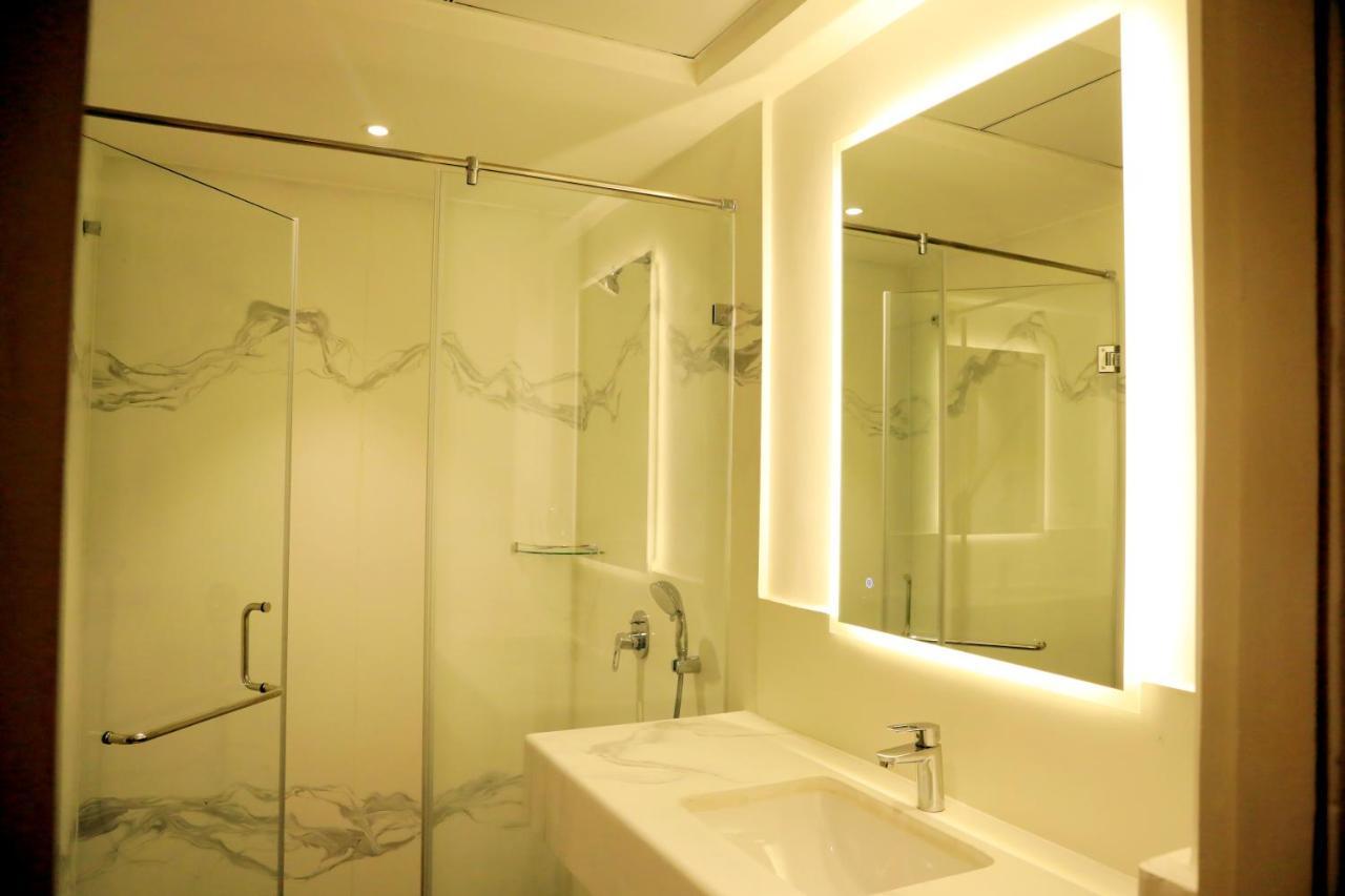Hotel Deccan Serai Grande, Gachibowli, Haiderabad Buitenkant foto