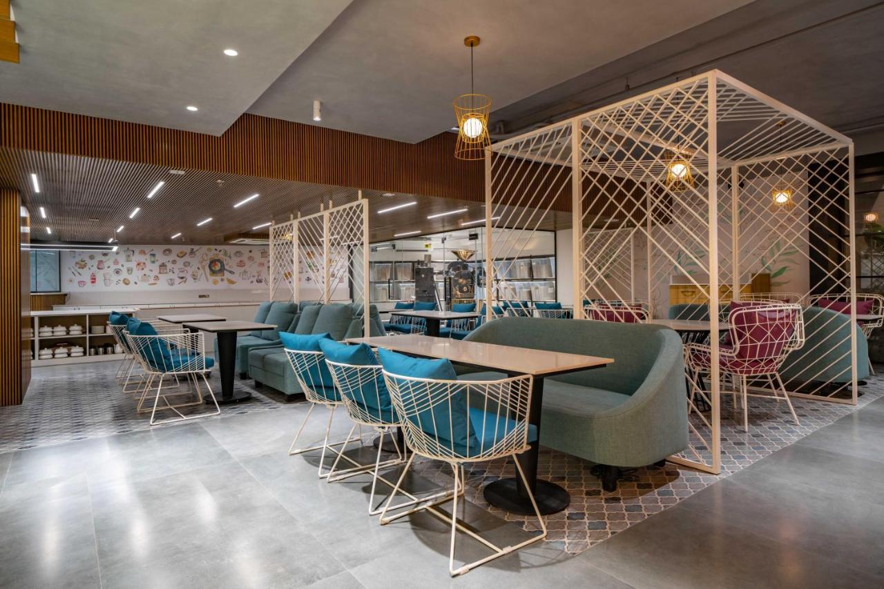 Hotel Deccan Serai Grande, Gachibowli, Haiderabad Buitenkant foto