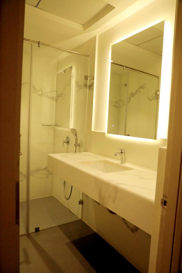Hotel Deccan Serai Grande, Gachibowli, Haiderabad Buitenkant foto